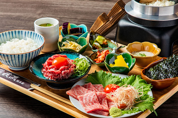 2種極みユッケ定食